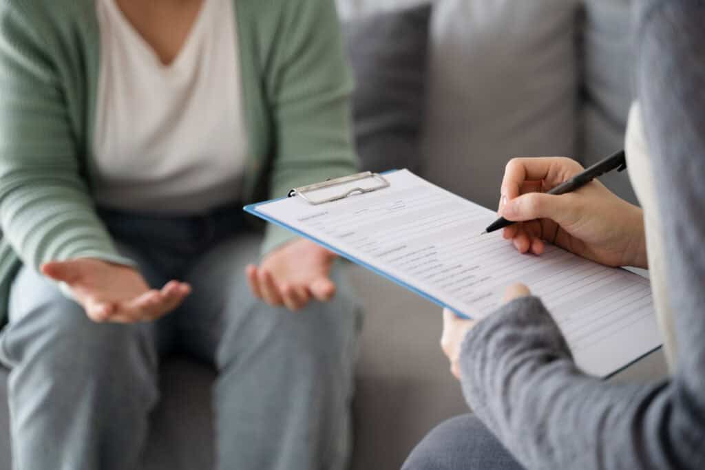 Startseite psychologist doctor examine and listen and talking to patient with depression, anxiety